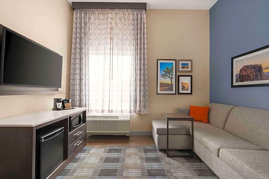 La Quinta Inn & Suites by Wyndham San Bernardino