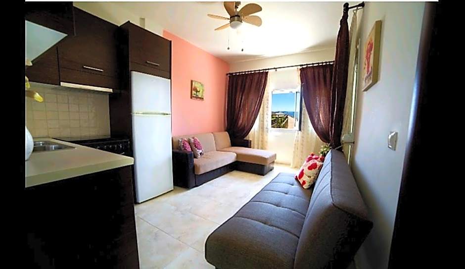 GoldenHill Studios&apartments