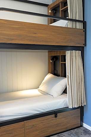 Single Bed in Mixed Dormitory Room