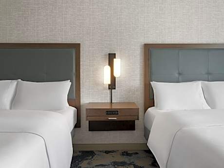 Queen Room with Two Queen Beds and View - Non-Smoking