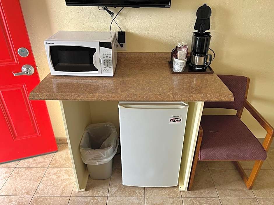 All Star Inn & Suites