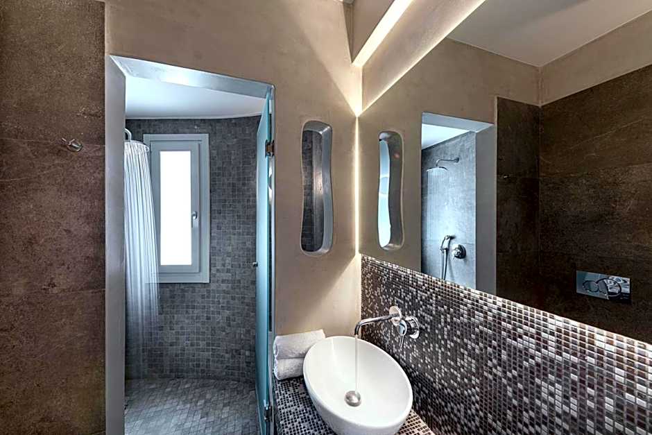 Alafropetra Luxury Suites