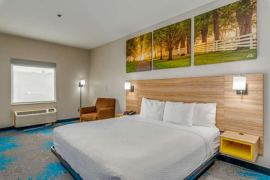 Days Inn & Suites by Wyndham Prattville-Montgomery