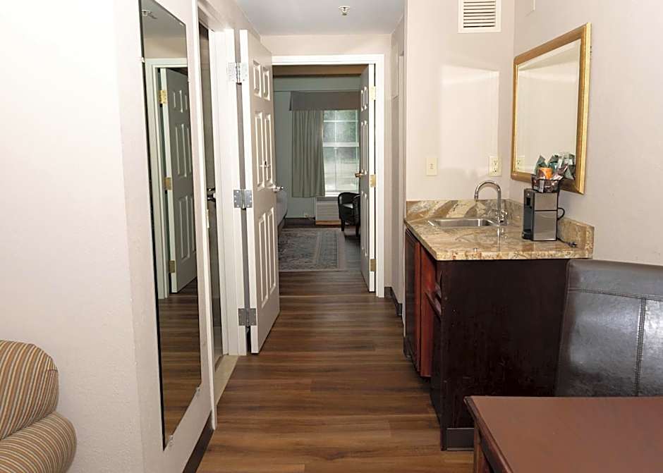 D. Hotel Suites & Spa