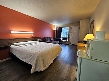 Queen Room - Non-Smoking