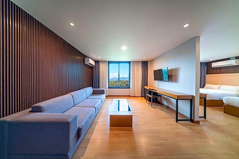 Two Y Hotel