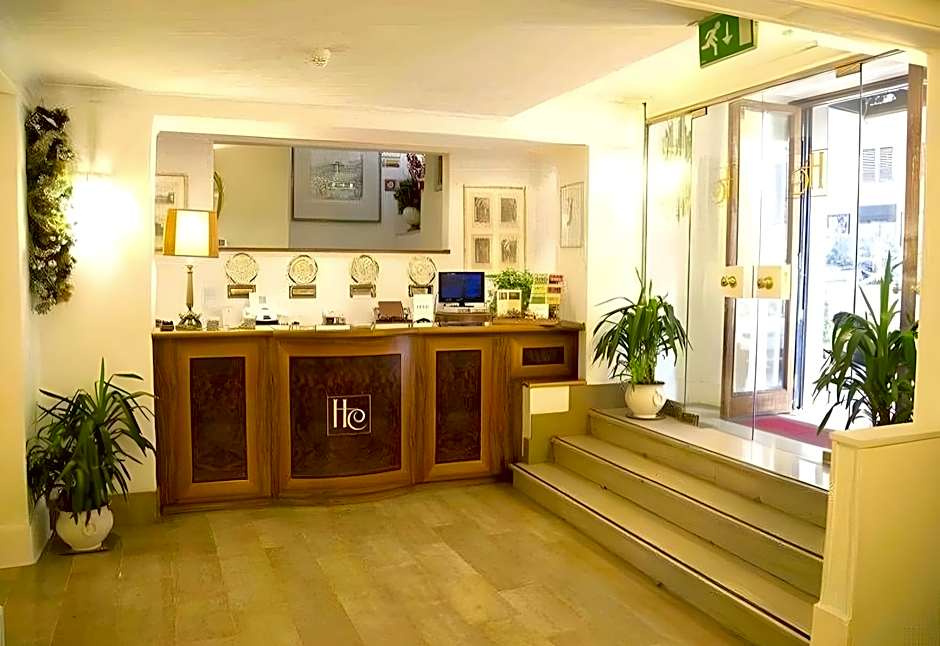 Hotel Cecil
