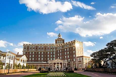 The Historic Cavalier Hotel and Beach Club, Autograph Collection
