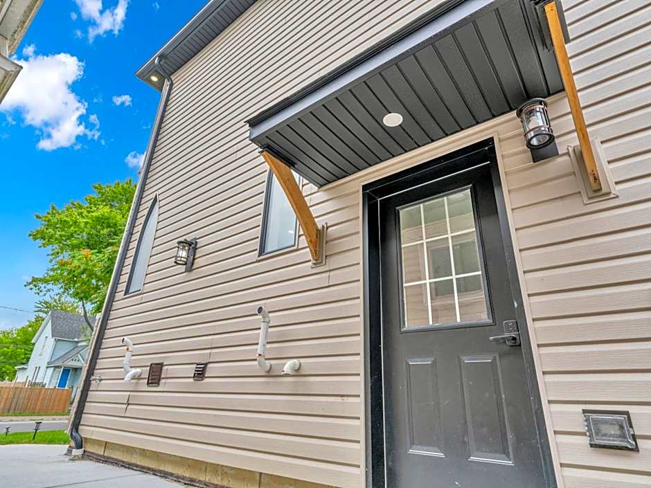 Stylish 2-Bedroom Apartment In Downtown Windsor