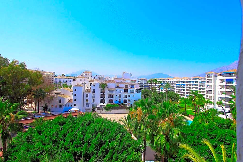 1079 - Frontline Puerto Banus Apartment