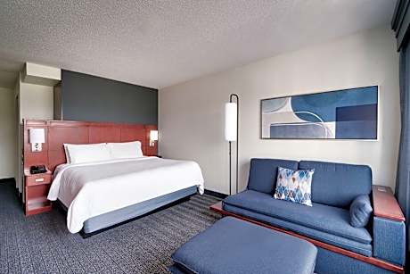 Room, 1 King Bed (Hearing Accessible) (1 King Bed)