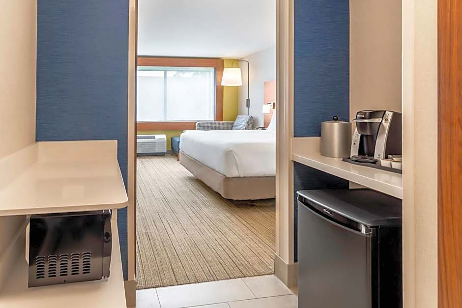 Holiday Inn Express & Suites Milwaukee - West Allis By IHG