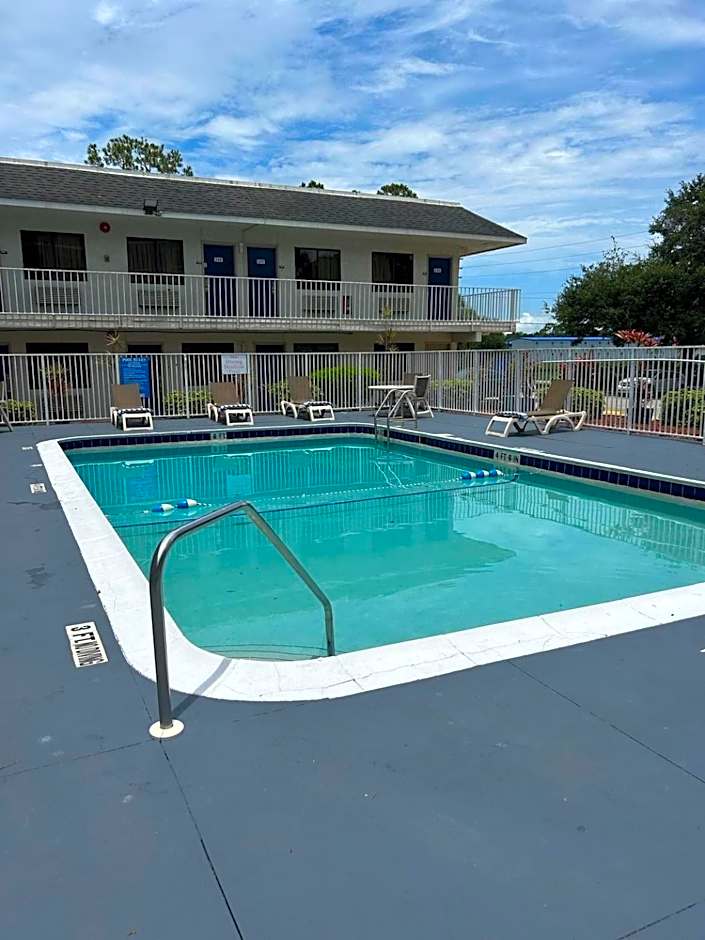 Motel 6-Lakeland, FL