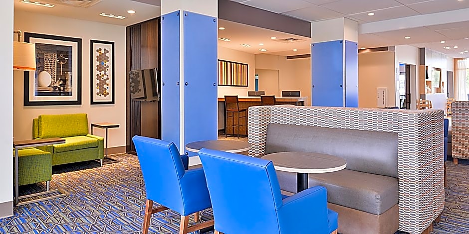 Holiday Inn Express and Suites - Mall of America - MSP Airport By IHG