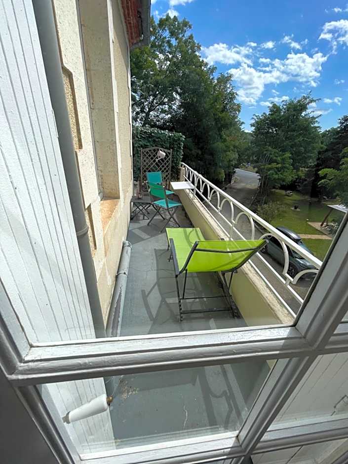 Vue du Château d'Excideuil en chambres