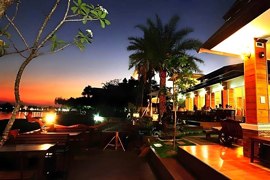 Chaophayathara Riverside Hotel
