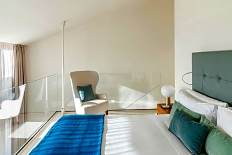 La Maisonette Loft Suite with Private Pool - Split Level