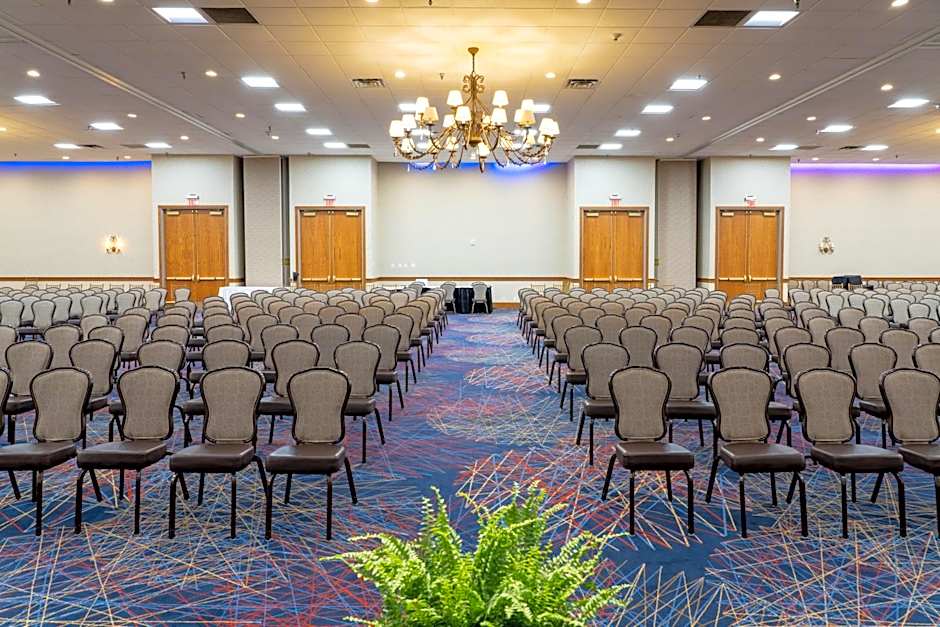 MCM Eleganté Hotel & Conference Center