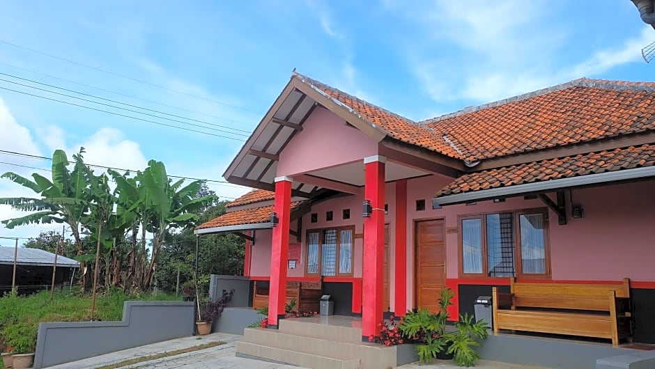 Lembur Incu Syariah Villa by ZUZU