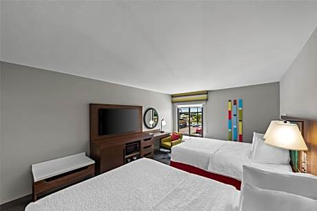 2 Queen Beds Hearing Accessible