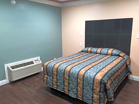Queen Room - Non-Smoking