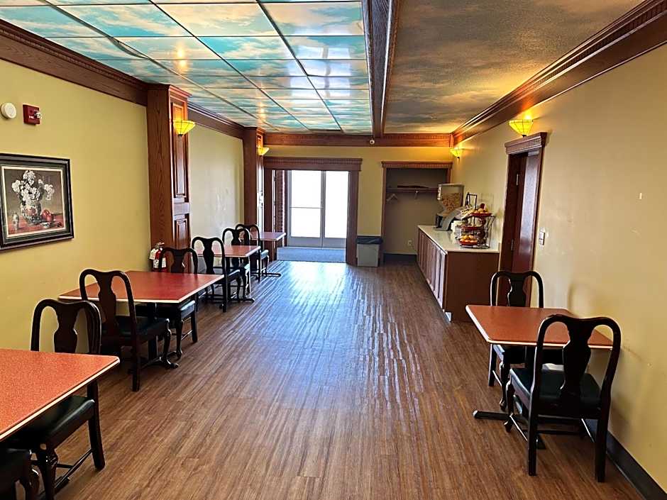 Ramada by Wyndham Saginaw Hotel & Suites
