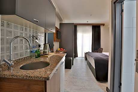 Deluxe Double Room with Shower