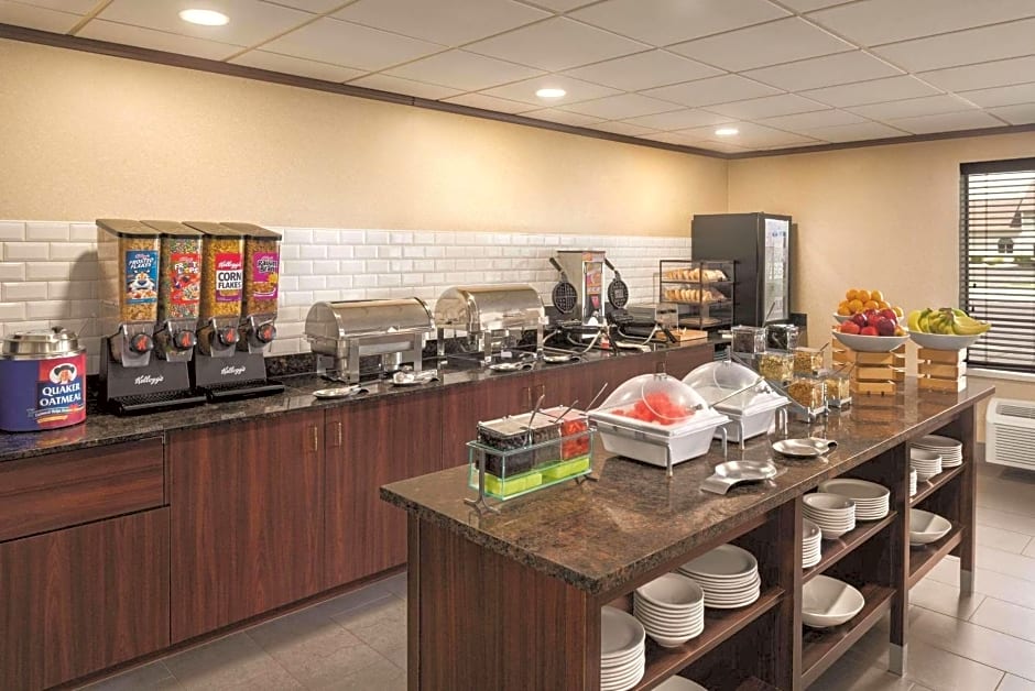 Country Inn & Suites by Radisson, Mt. Pleasant-Racine West, WI