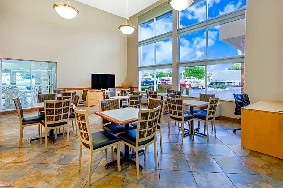 Super 8 by Wyndham Madison South