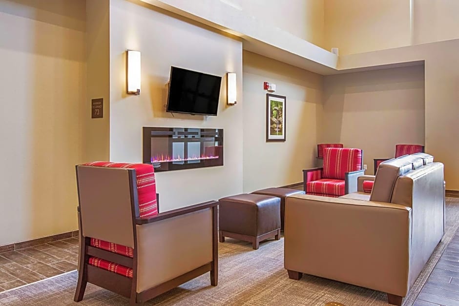 Comfort Suites Wooster near University Campus
