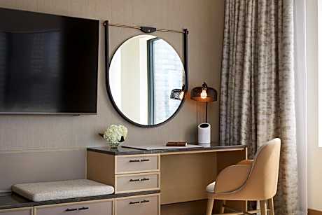 Premium King Room with City View - Mobility Accessible with Tub