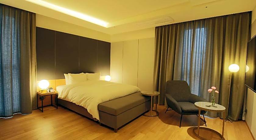 Hotel East9