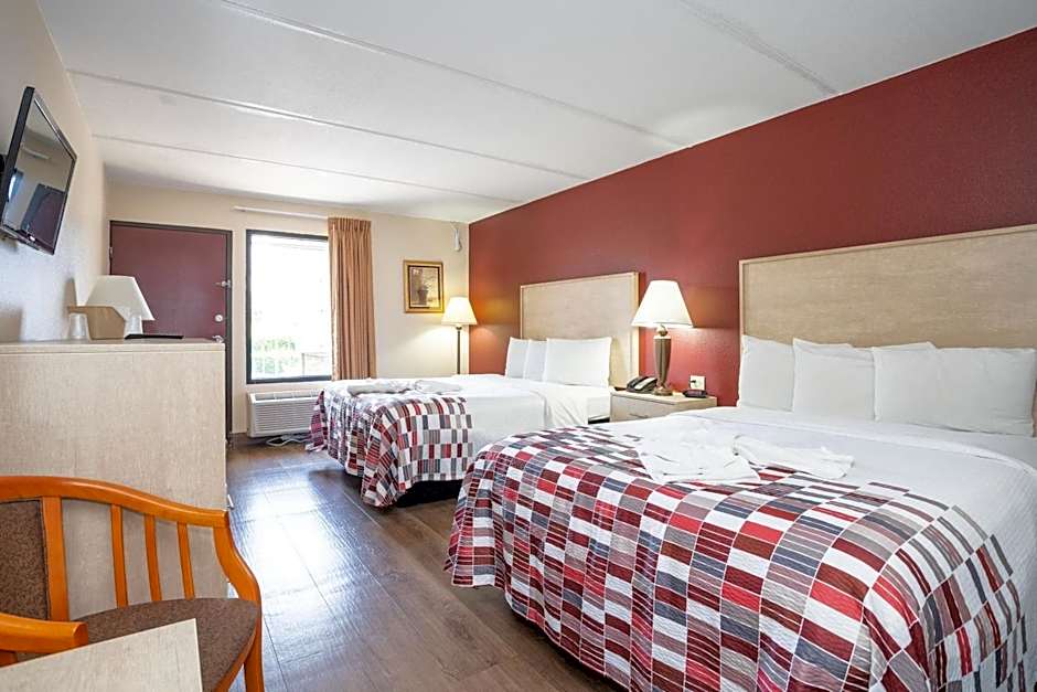 Red Roof Inn & Suites Pigeon Forge Parkway