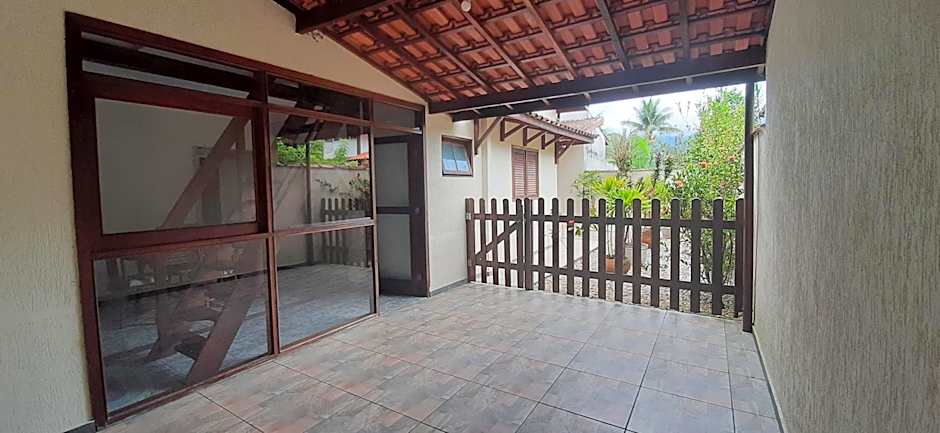 Caso em condomínio com lago, serra, campo e mar