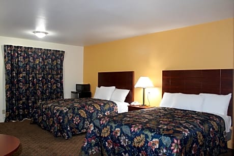 Queen Room with Two Queen Beds - Smoking