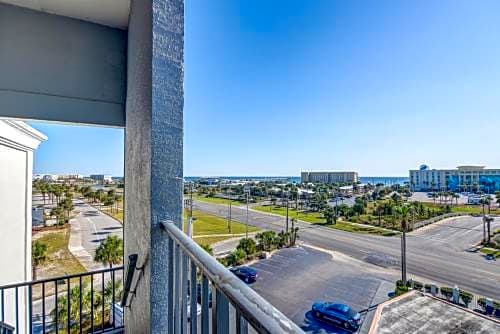 Emerald Coast Inn & Suites