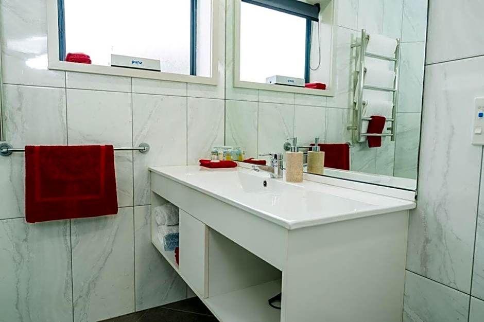 Aubyn Court Spa Motel