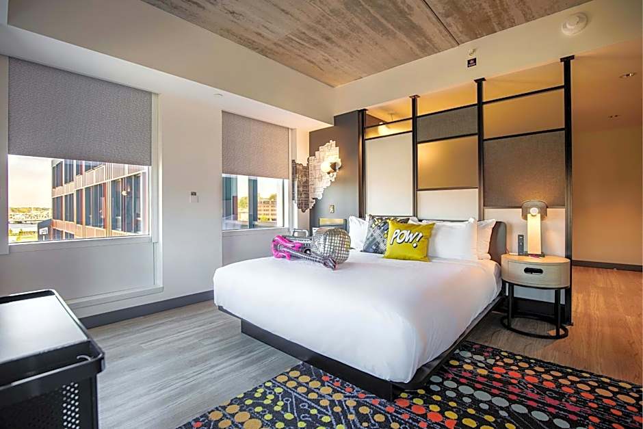 Photo 1 of 2 of 1 King Bed, River View