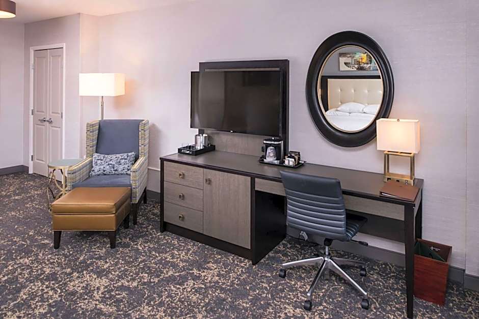 DoubleTree by Hilton Hotel Utica