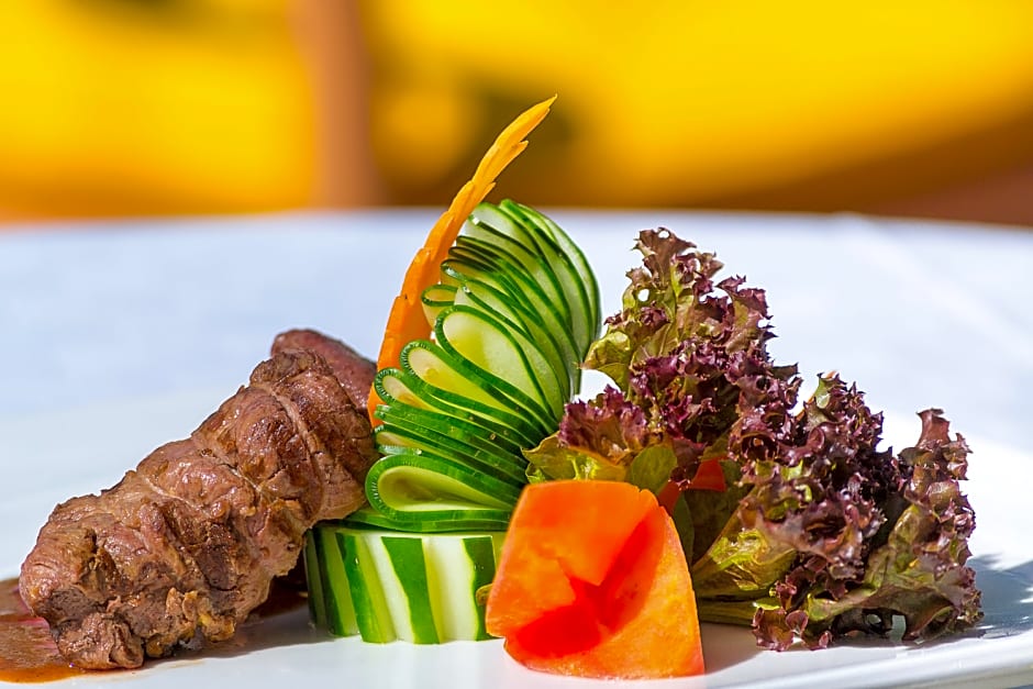 Travellers Beach Hotel & Club