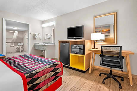 1 Queen Bed Mobility Accessible Room Non-Smoking