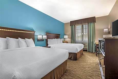 Queen Room with Two Queen Beds with Bath Tub - Mobility Accessible/Non-Smoking