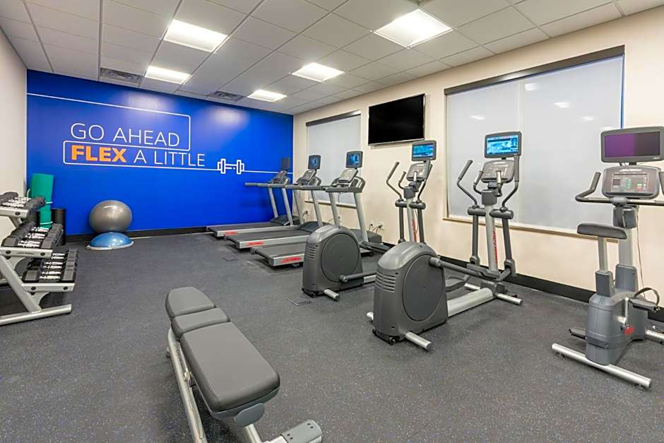 Holiday Inn Express & Suites Vaughan Southwest By IHG