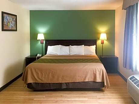 1 King Bed, Nonsmoking, Accessible