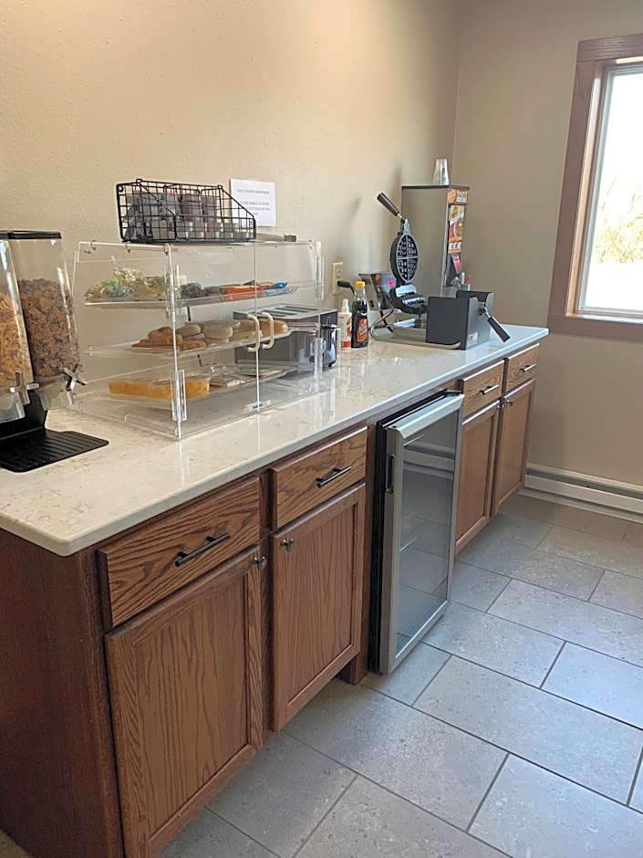 Super 8 by Wyndham Phillips