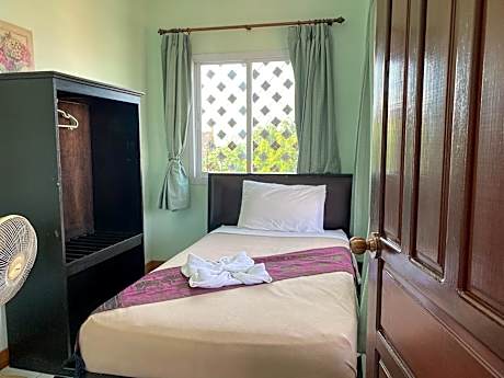 Single Room with Shared Bathroom