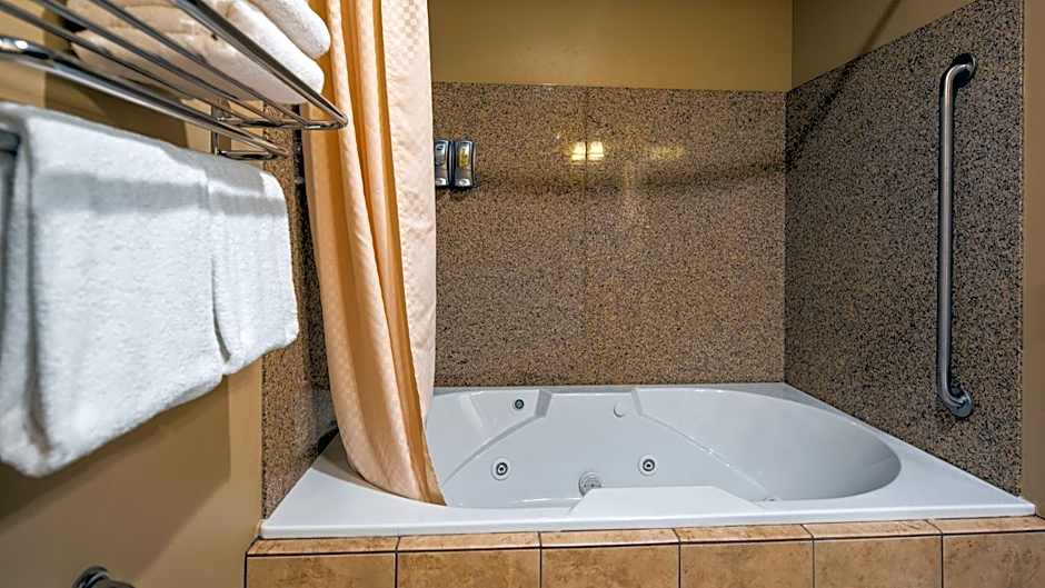 Crandon Inn & Suites
