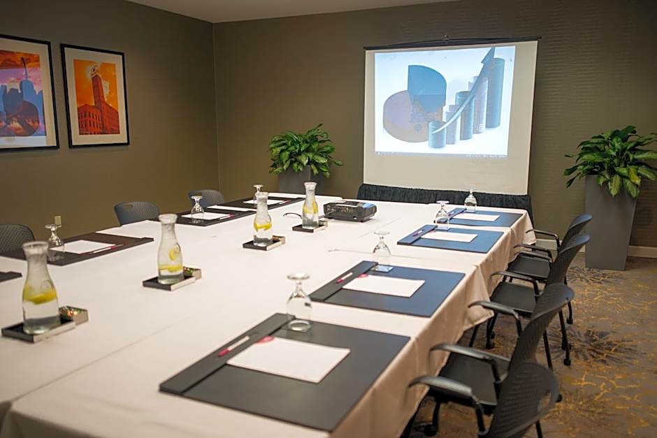Crowne Plaza Suites MSP Airport - Mall of America By IHG