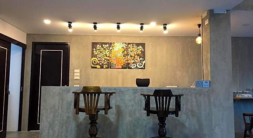 Hoppers Place Donmuang Hostel