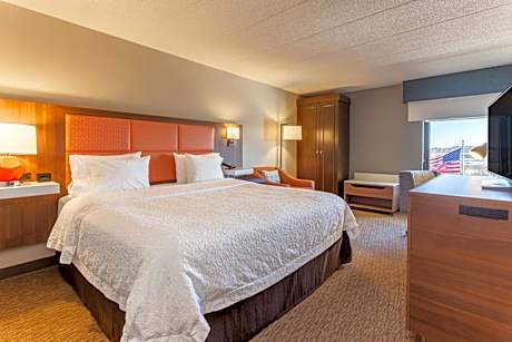 King Room with King Bed - Non-Smoking